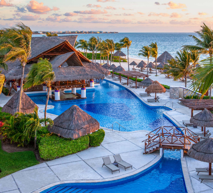 Hôtels de Luxe et Resorts : Élégance et Exclusivité